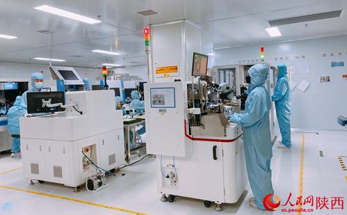 追 光 逐 電 銅川光電子產業向 新 而行